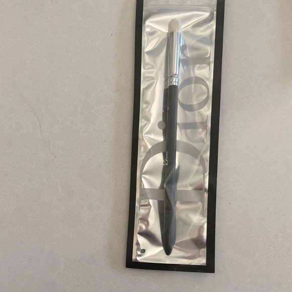 Dior Other - Dior Backstage Eyeshadow Blending brush
#23
